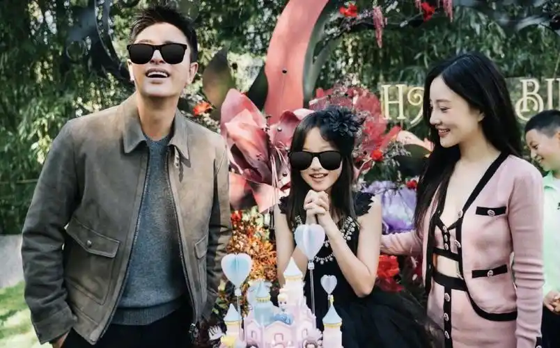 原创贾乃亮力挺甜馨与李小璐离婚后多次被曝复合女方罕见回应与男小三