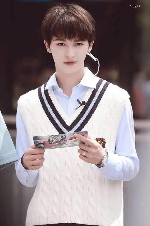 来给今天的小可爱朱正廷发个帖