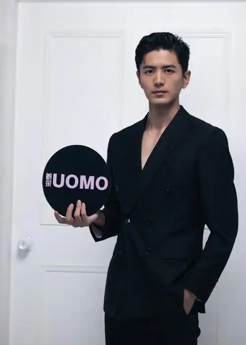 李九霖深v黑西装造型##李九霖情绪感大片