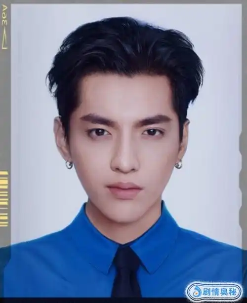 最丑不过证件照,拿出吴亦凡照片,"这是什么神仙颜值"