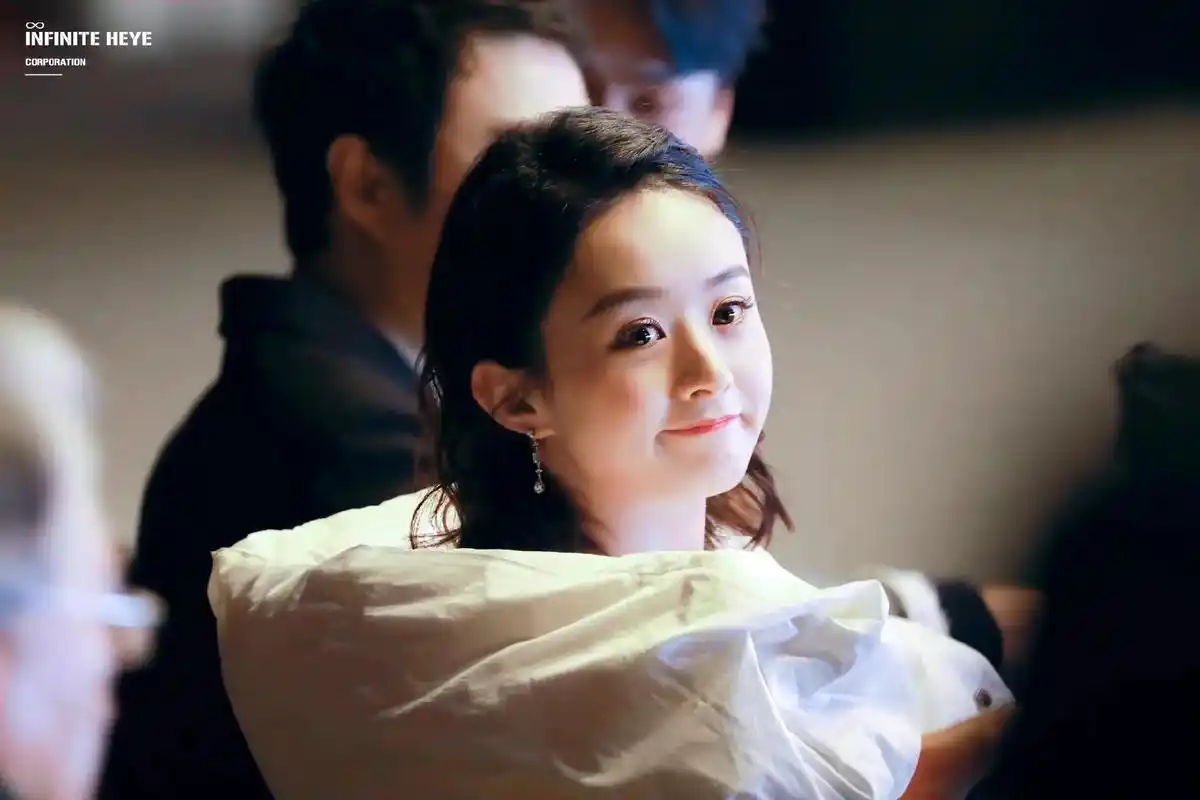赵丽颖  这圆脸谁看谁不迷糊,这不妥妥的甜妹儿嘛 - 抖音