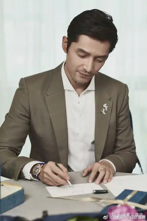 你有胡歌帅炸天的照片吗或者自黑的也行或者丑的也行