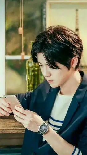 他有高苏尧(老高);他有义气;他有爷爷饭;他在韩国出道前做过苦工;他