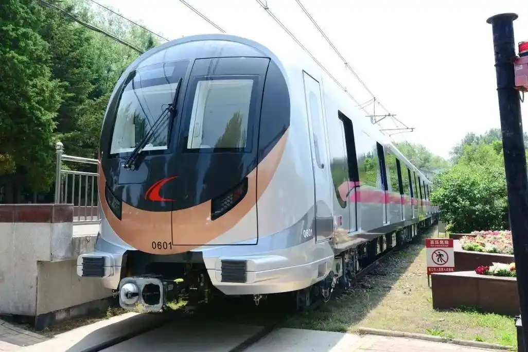 中车造长春地铁6号线列车正式载客运营!