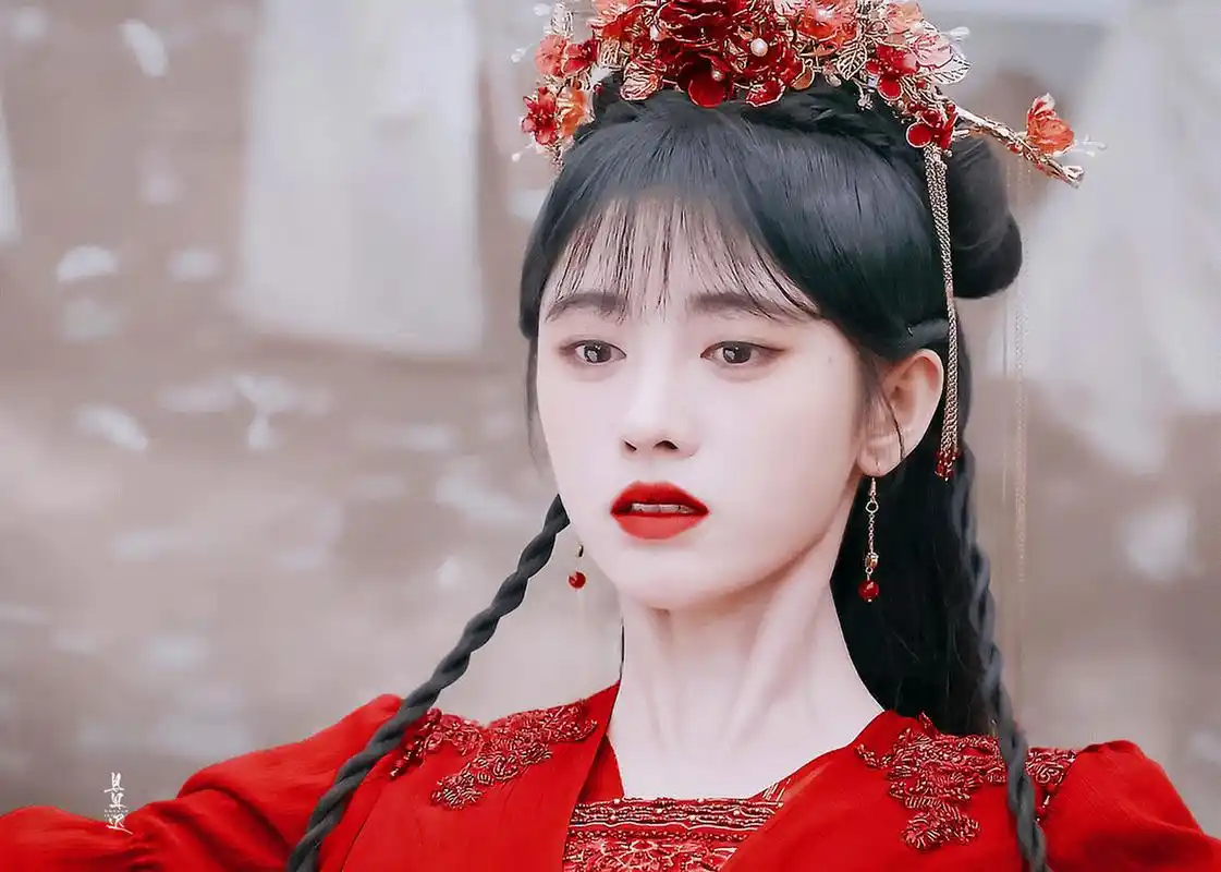 鞠婧祎《花戎》这套红衣造型超美,你们觉得如何?