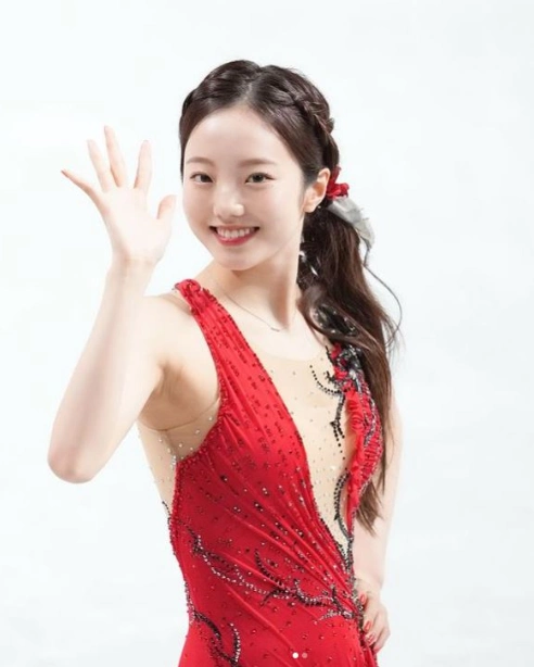 最美运动员取代福原爱 20岁樱花妹天使颜值圈粉百万人|滑冰|本田望结