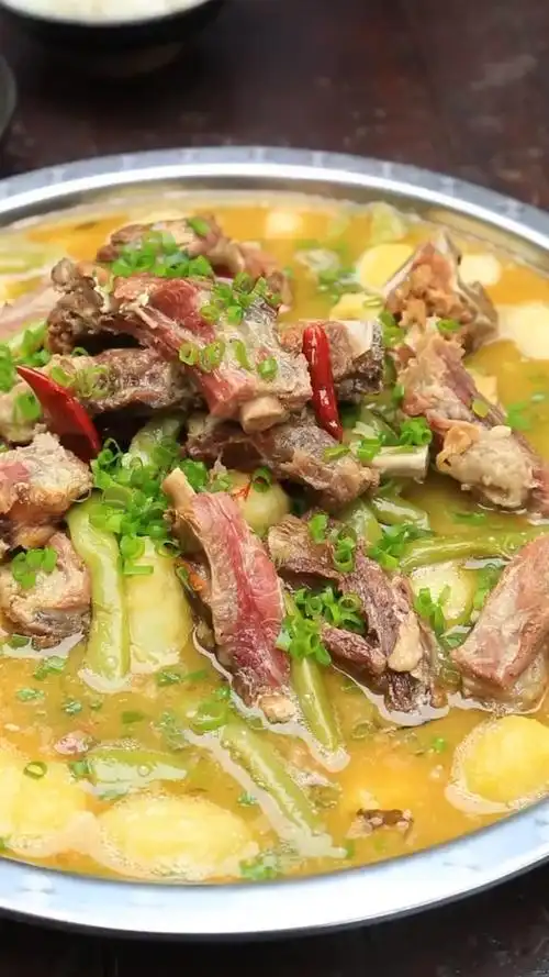 四季豆土豆炖出来的腊排骨,香啊.