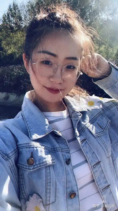 有没有单眼皮戴眼镜也好看的人