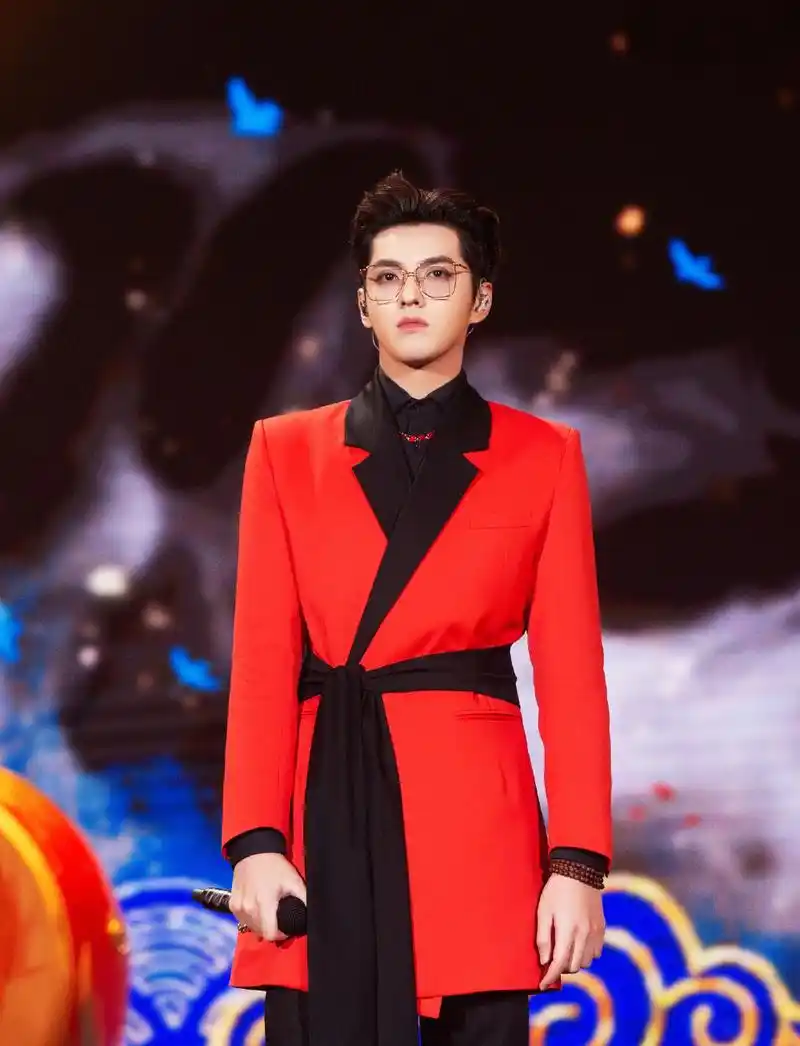 吴亦凡北京台春晚舞台回顾 全新配方《大碗宽面》心意满满传递快乐