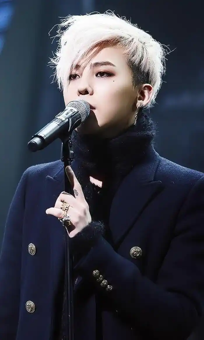 2020权志龙杭州演唱会染发小王子时尚宠儿来了