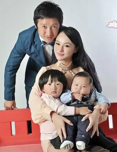 邓超孙俪晒全家福放大招虐狗