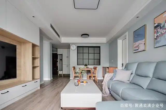 为了能够让偶尔留宿的父母或者朋友有舒适的卧室使用,从餐厅借空间