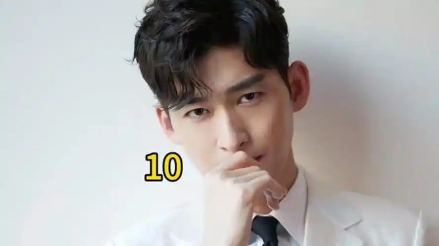 却引起了全家的不满 #霸道总裁 #张翰徐璐