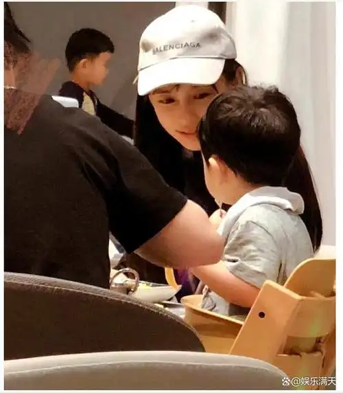 张素霞:儿子是大明星黄晓明,儿媳是杨颖,他们离婚后我最可怜