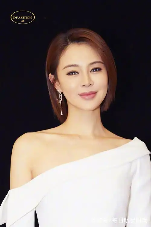 明星关悦一组时尚活动星尚摄影风尚美图,典雅大气!