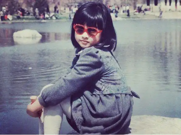 朱珠爆火:连续8年入选全球最美面孔,她还是红三代里的学霸