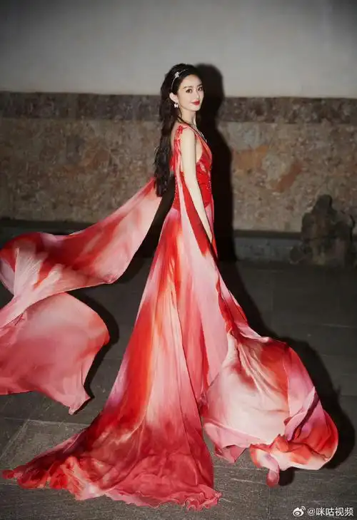 咪咕星鲜事##赵丽颖彝族服饰写真##赵丽颖