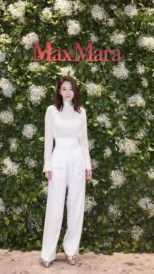 纯粹看身高,比如关晓彤李宇春,都172,但感觉并不适合这些～ 李小冉168