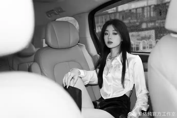 单依纯超话#说唱听我的#用声音中的故事感诉说内心,@单依纯《时光倒叙