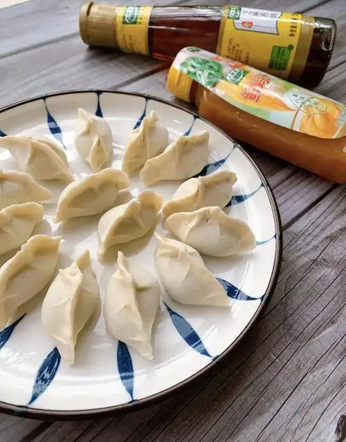 荠菜猪肉馅手工饺子