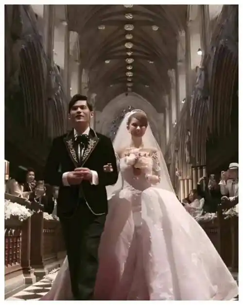 终于,在昆凌21岁生日那天,周杰伦给她安排了一场盛大的古堡婚礼.