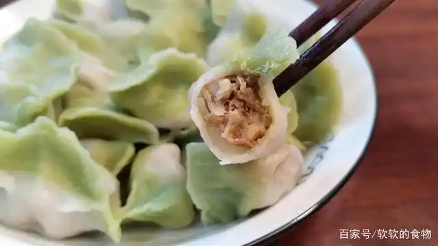 明日冬至吃饺子,白菜馅饺子关键的一步不能少,鲜嫩多汁不出水