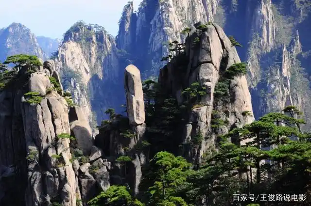 黄山被誉为"天下第一奇山"是中国十大风景区之一