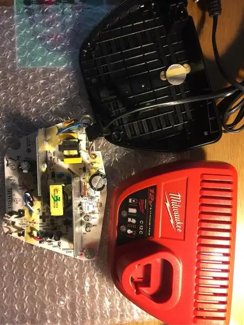 拆解米沃奇c12c充电器