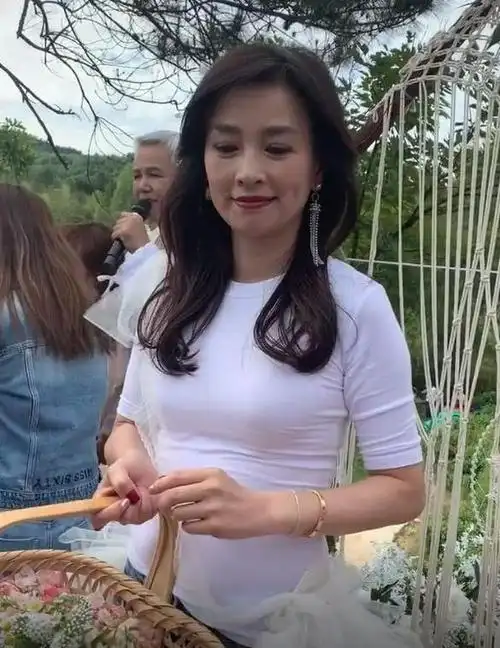 张庭为什么做微商 张庭做微商真的很赚钱吗