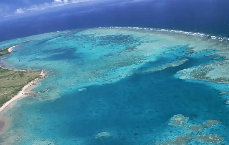 原创海洋的地形和陆地差别有多大海洋里面会有山峰峡谷的地形吗