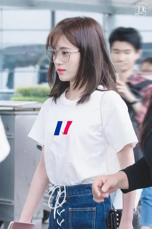 戴眼镜的鞠婧祎这样的小鞠你绝对没有见过