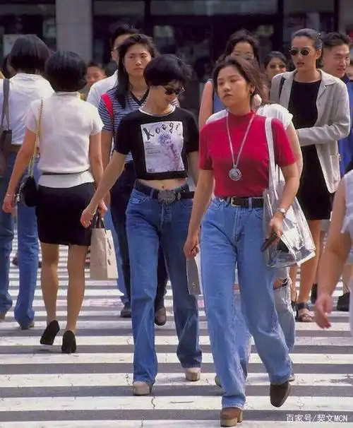 时尚果然是个圈!原来1990年的街头,也有如今人人追逐的流行