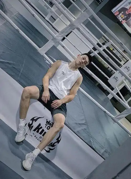 北体大185腹肌小狼狗横跨两档热综,这也太帅了吧!