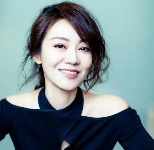 前夫深夜来来敲门,闫妮被堵在房间,无奈打电话喊了20个保安!