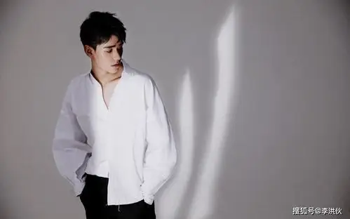 去年的龚俊还查无此人,今年就凭《山河令》,让人磕拉上头