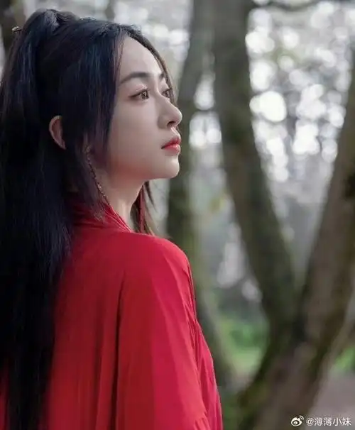 吴谨言古装好薄一片##吴谨言这身材不愧是学芭蕾舞毕业的