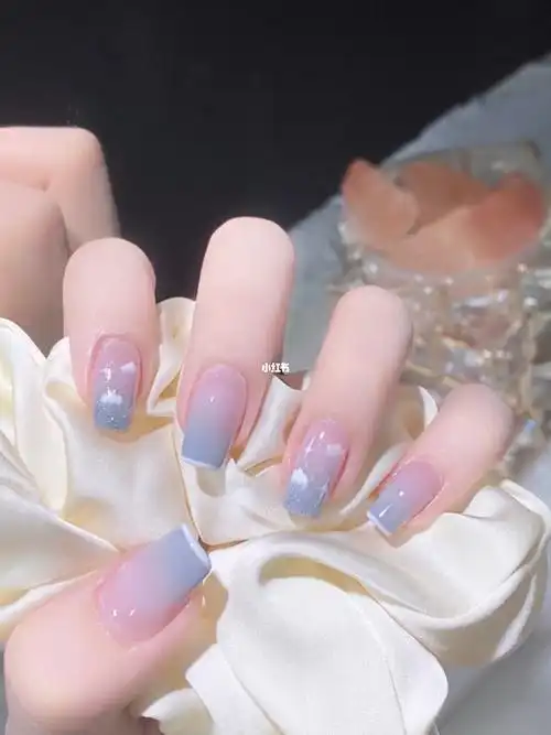温柔显白03灰蓝色系渐变晕染云朵美甲