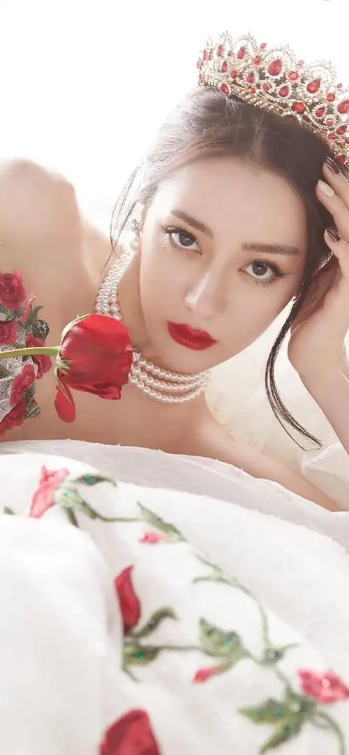 迪丽热巴玫瑰裙仙气高清手机壁纸