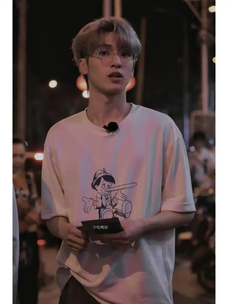 严浩翔把我帅窒息的神图同款 对不起香香 妈妈没有买到带胳膊的架子