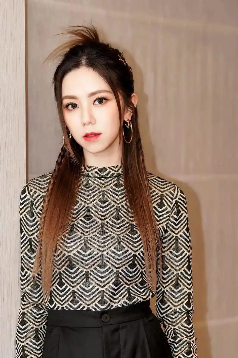 天空没有极限,解的魅力无边!#gloria邓紫棋 解解太可爱 - 抖音