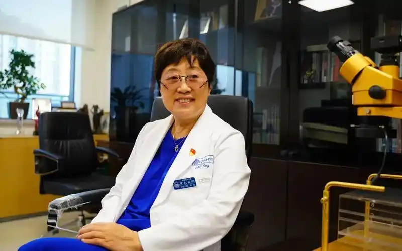 凌锋委员谈女性权利医生职业中女性占比非常少