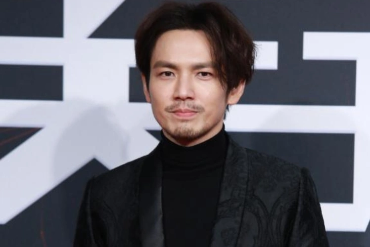 帅气男神钟汉良留胡子变身大叔阳光男神不复存在