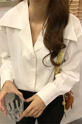 2020新款韩版v领黑色洋气衬衫女设计感长袖锁骨心机雪纺上衣