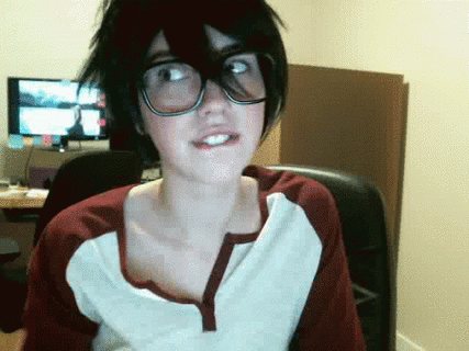 搞笑gif图老板这个猪头切一半给我