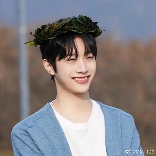 赖冠霖世界上最爱笑最甜的男孩子