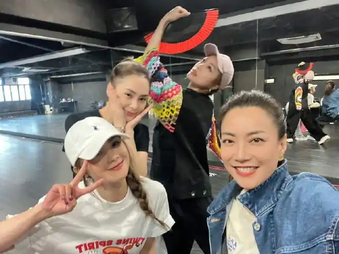 twins容祖儿霍汶希30周年回忆杀##twins容祖儿合唱粤语歌