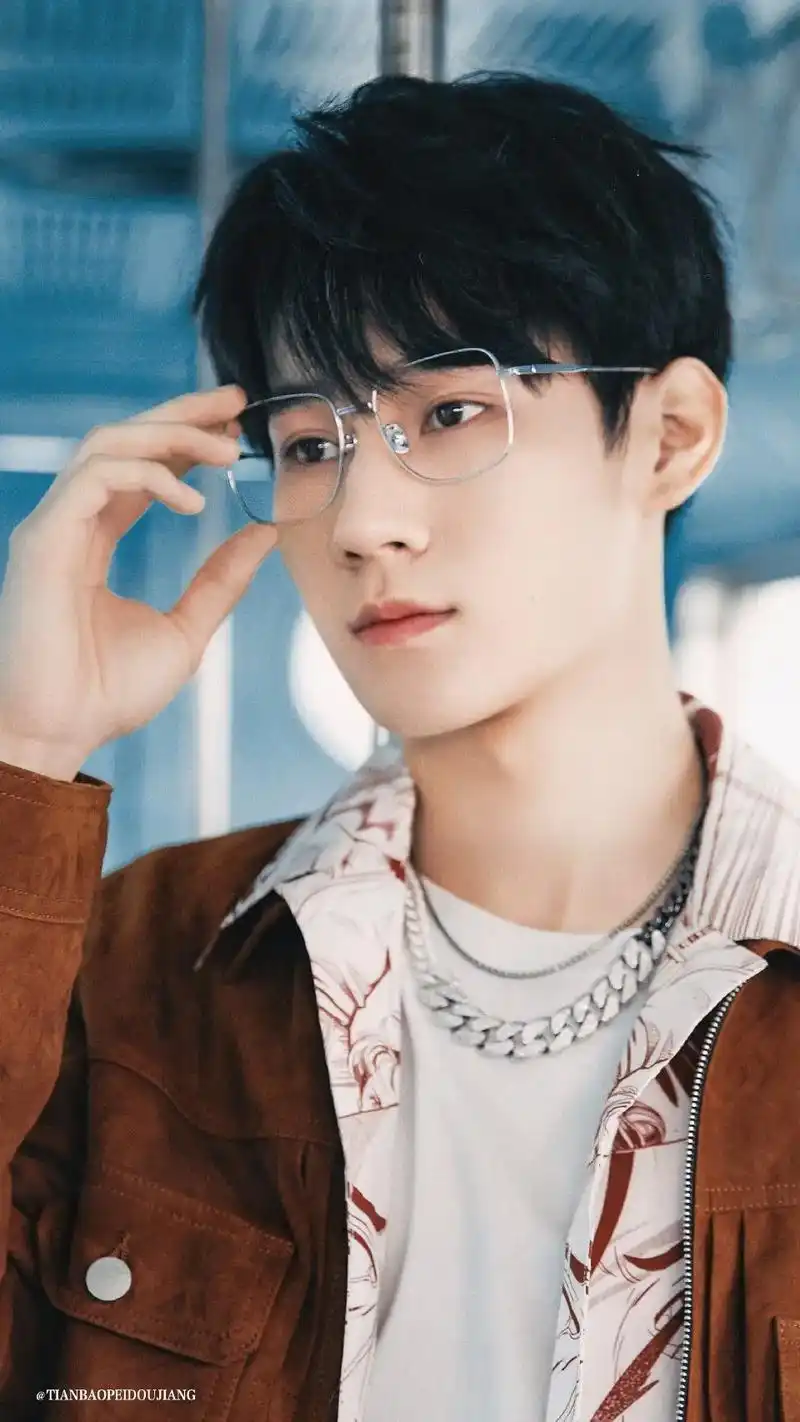 时代少年团张真源 #张真源  这组图帅的人神共愤了,这不妥 - 抖音