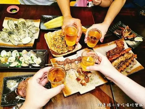 食堂『新竹美食|三九八烧烤食堂-夏天就是肉肉串 肥美鲜蚵配啤酒的啦!