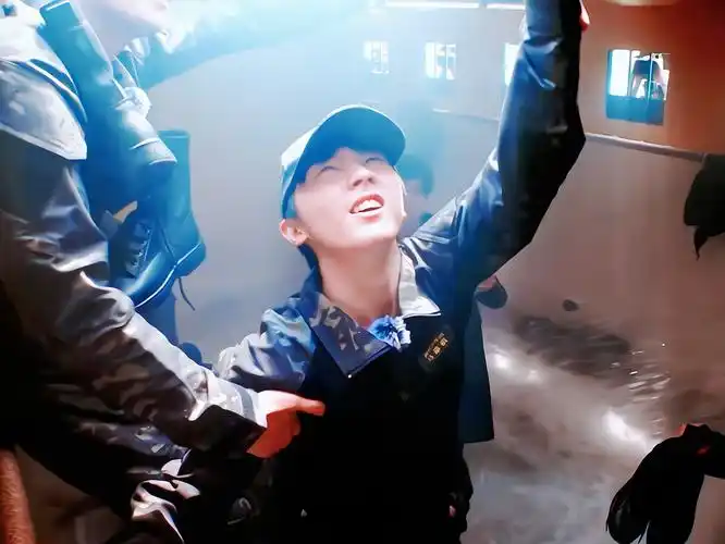 【马嘉祺】小马的高光时刻 发现逃生出口