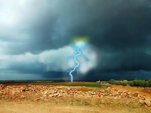大家好,很多人对下雨之前的自然现象有哪些  下雨前的十个征兆的基本